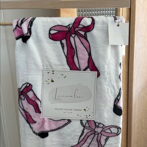 Lumina Lou Velvet Plush Throw